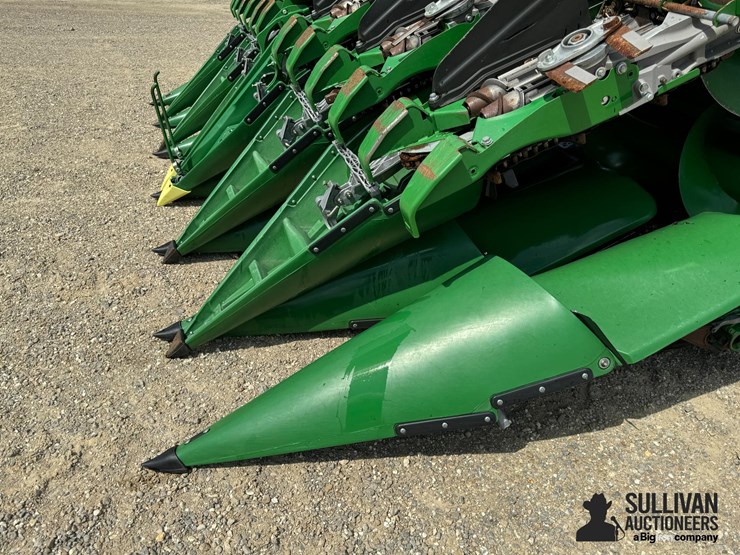 2023-john-deere-c12f-image-15