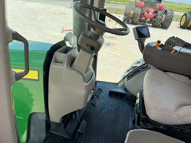 2010-john-deere-8345r-image-16