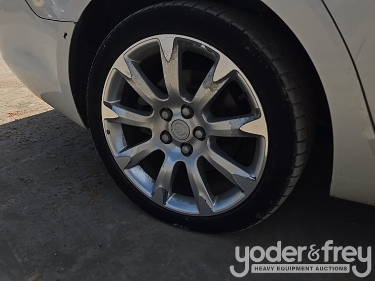 2010-buick-lacrosse-cxs-image-18