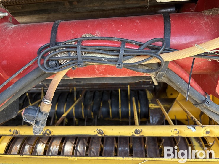 2014-new-holland-roll-belt-560-image-14