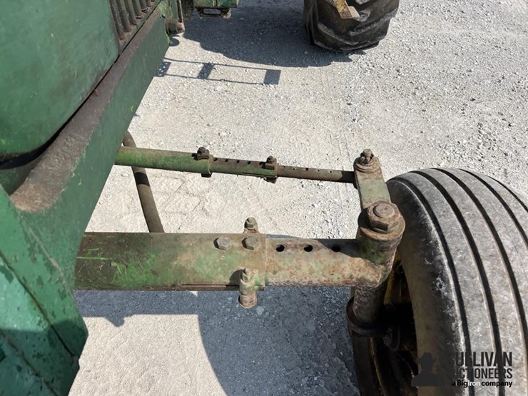 john-deere-4010-image-17