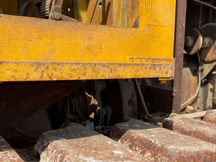 caterpillar-sixty-image-23