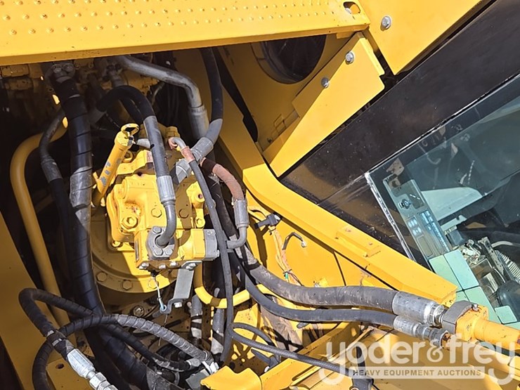 2015-caterpillar-329fl-image-41