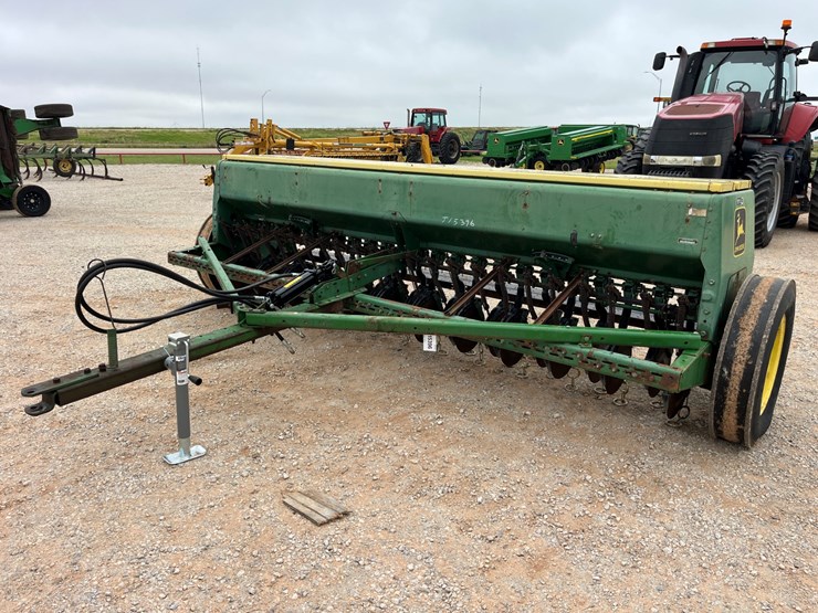 john-deere-8300-image-1