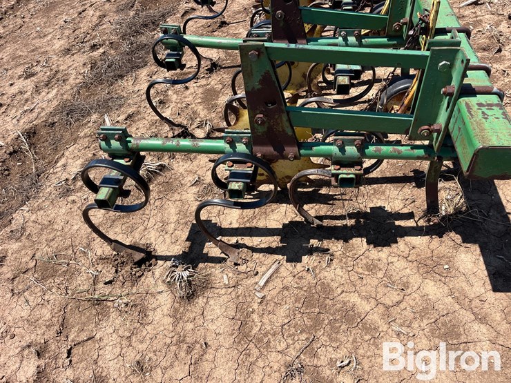 john-deere-cultivator-image-12