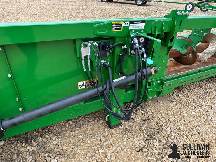 2022-john-deere-c12r-image-18