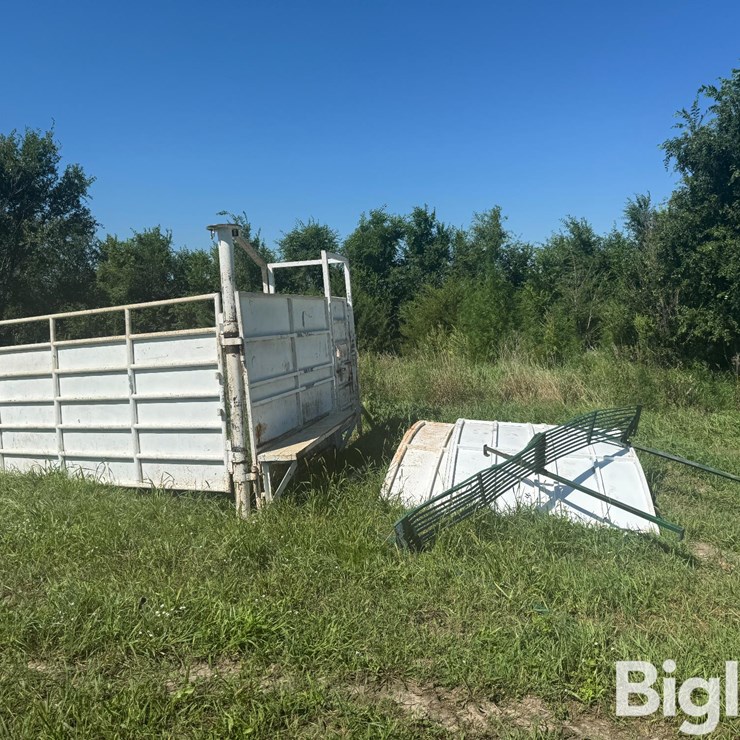 Cattle Tub W/Catwalk
