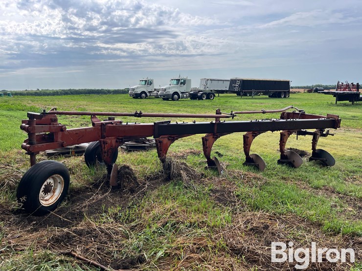 white-6-bottom-plow-image-5