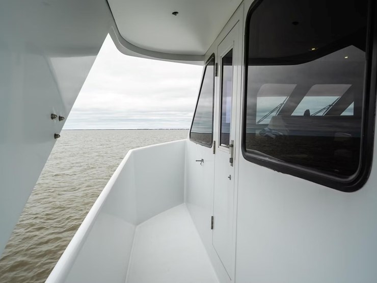 #18-•-2003-breaux-brothers-85'-yacht-|-"come-monday"-image-20