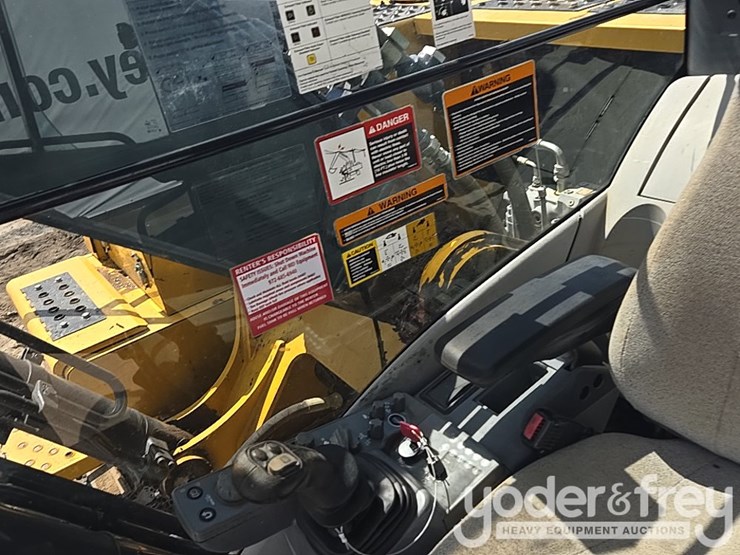 2017-deere-210g-lc-image-68