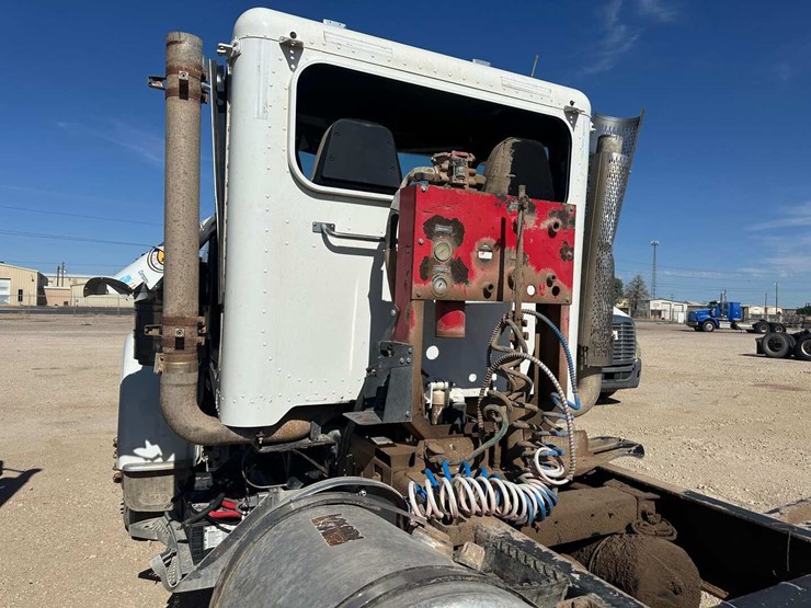 2014-peterbilt-388-image-7