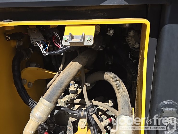 2021-komatsu-d61px-24-image-43