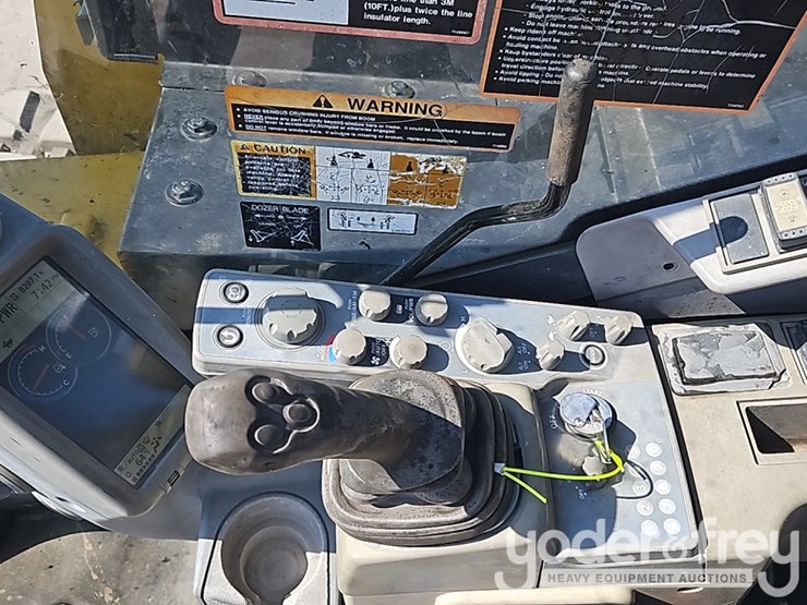 2015-deere-85g-image-35
