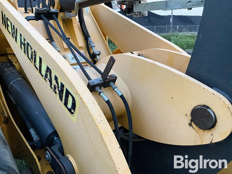2010-new-holland-w130b-image-19