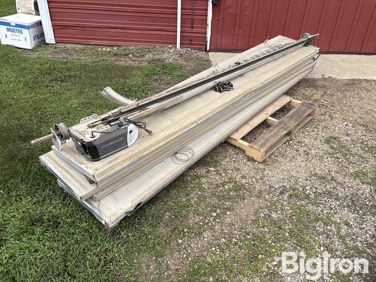 gadco-10’-x-7’-garage-door-w/-opener-image-5