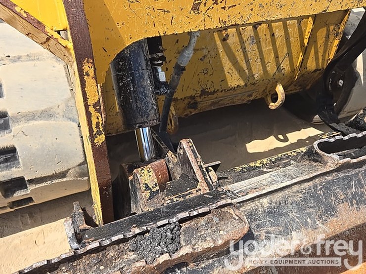 2022-caterpillar-259d3-image-24