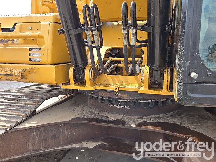2015-caterpillar-329fl-image-34