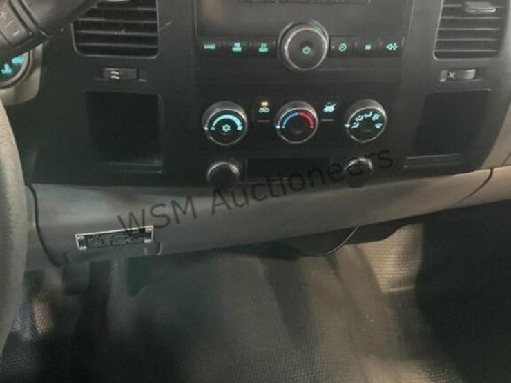 2013-chevrolet-silverado-3500hd-image-21