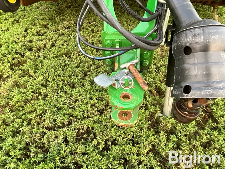 2021-john-deere-560r-image-9