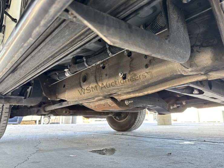2015-chevrolet-silverado-3500hd-image-32