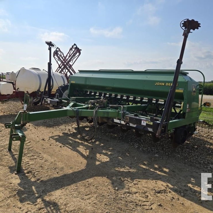 JOHN DEERE 1560