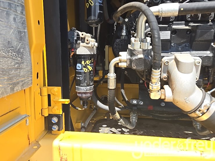 2017-deere-210g-lc-image-47