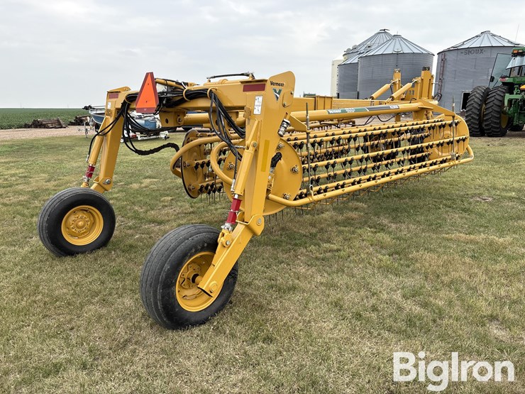 2015-vermeer-r2800-image-5