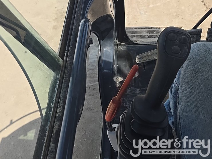 2017-deere-210g-lc-image-73