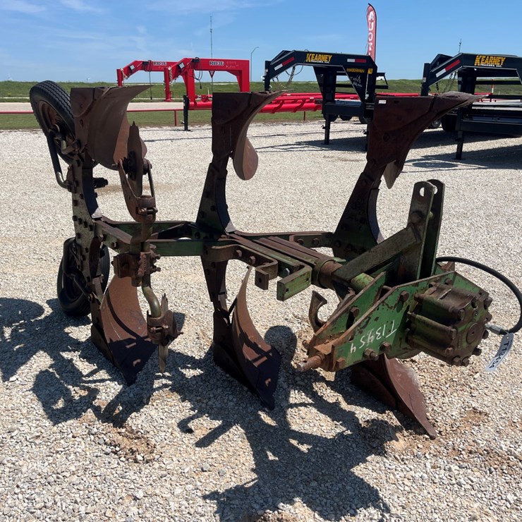 JOHN DEERE 835