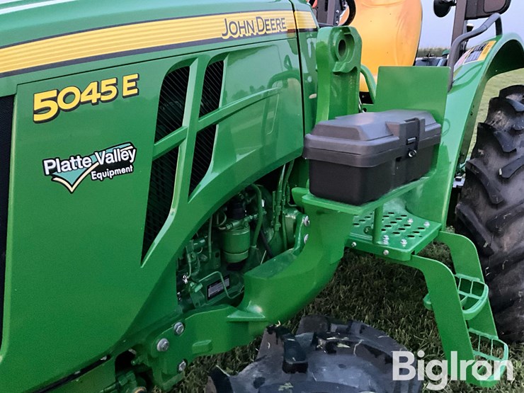 2022-john-deere-5045e-image-12