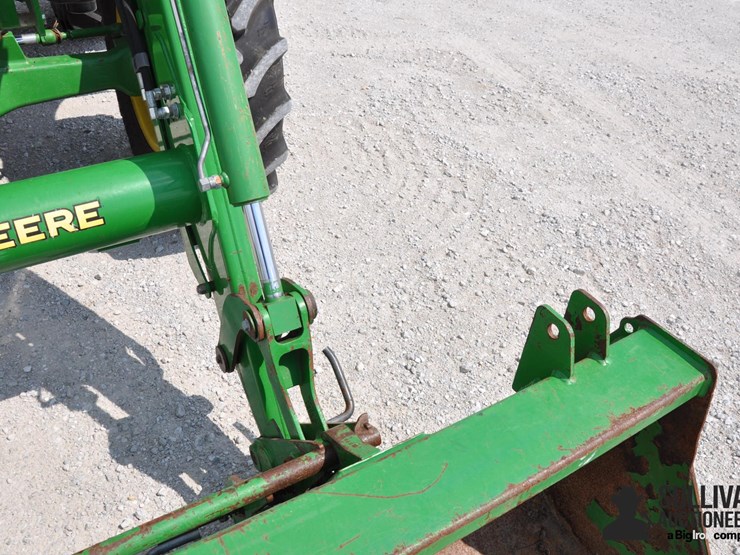 2015-john-deere-6130d-image-12