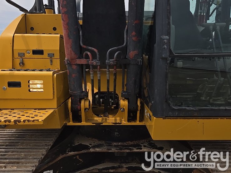2022-deere-130g-image-38