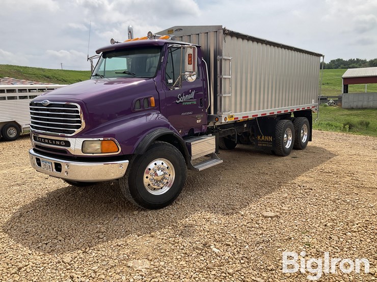 2004-sterling-lt9500-image-1