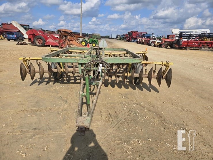john-deere-210-image-2