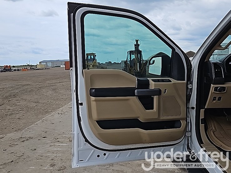 2018-ford-f150-xlt-image-40