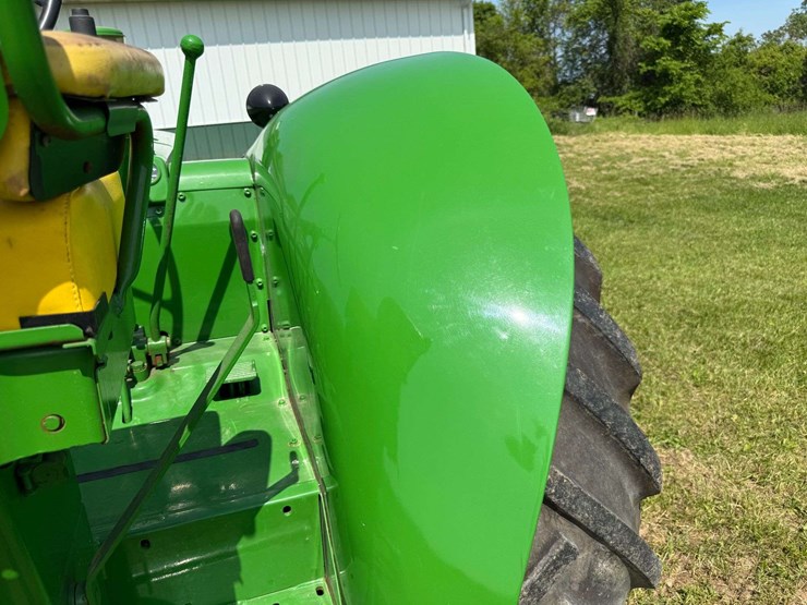 john-deere-820-image-26