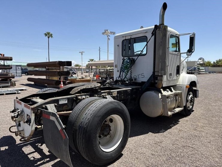 1998-freightliner-fld112-image-5