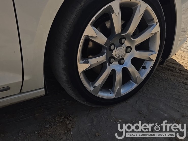 2010-buick-lacrosse-cxs-image-19