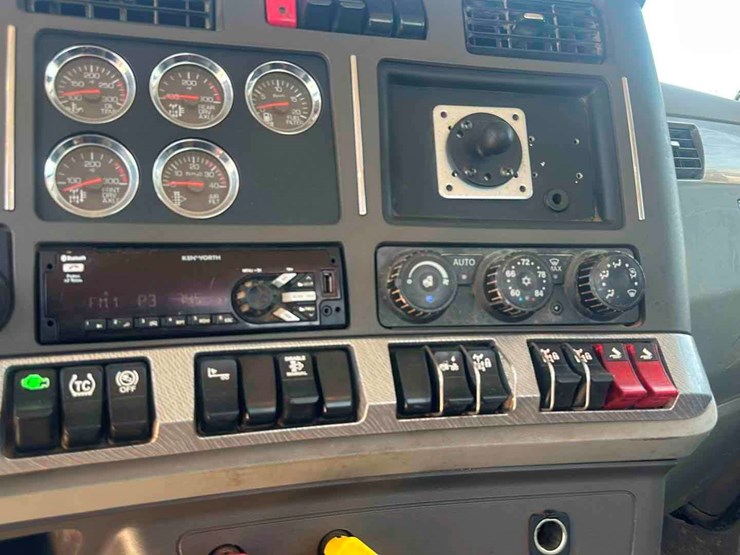 2019-kenworth-t880-image-10