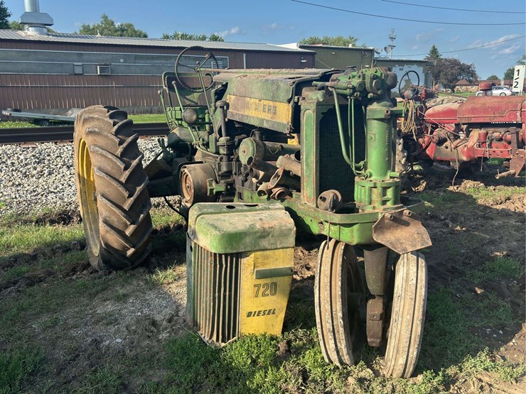 john-deere-720-image-1