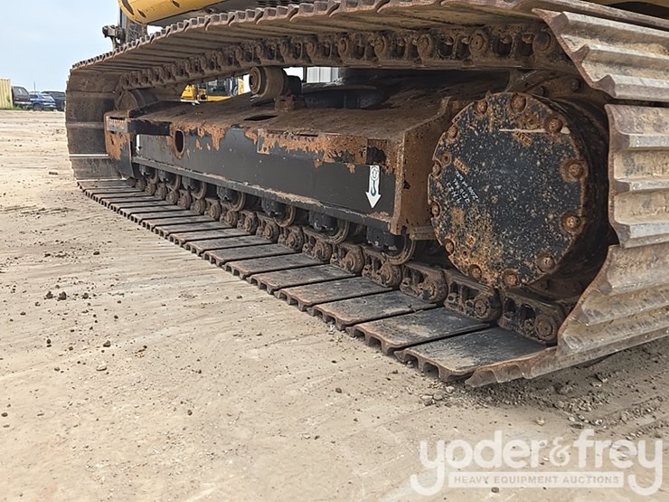 2022-deere-130g-image-18