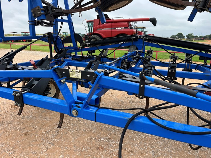 2014-new-holland-st830-image-2