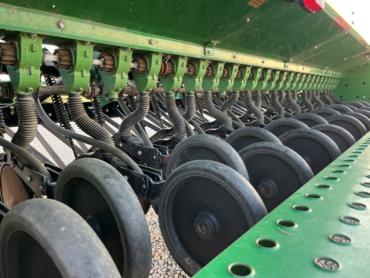 2015-john-deere-bd1113-image-11