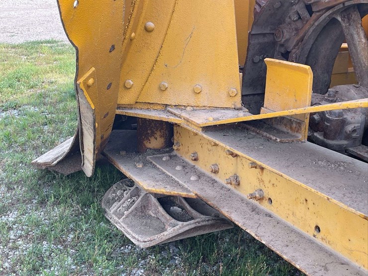 caterpillar-sixty-image-77