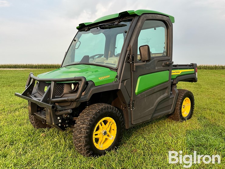 2021-john-deere-gator-image-1