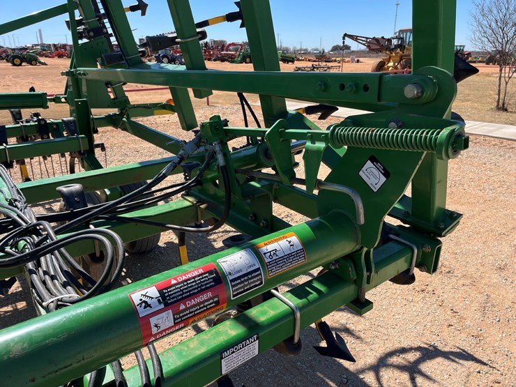 2009-john-deere-2210-image-3