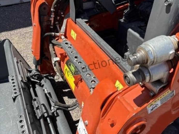 kubota-ssv65-image-22