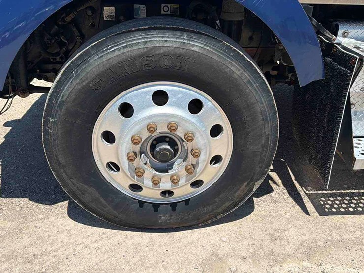 2015-kenworth-t800-image-15