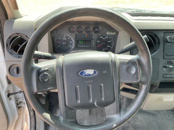 2010-ford-f250-xl-image-13
