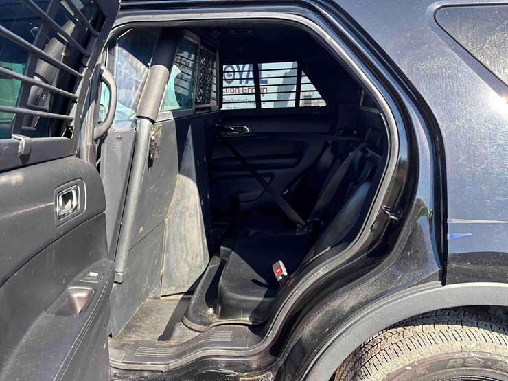 2017-ford-explorer-image-19